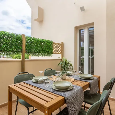 Domus Laetitiae & بيت ضيافة 4*