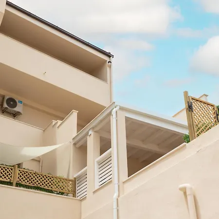 Domus Laetitiae & 4* Quartu SantʼElena