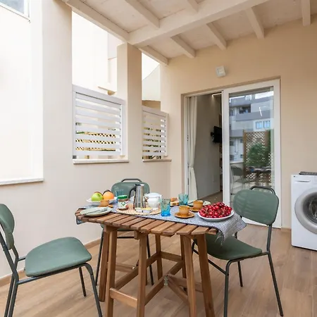 Domus Laetitiae & بيت ضيافة كوارتو سانتيلينا