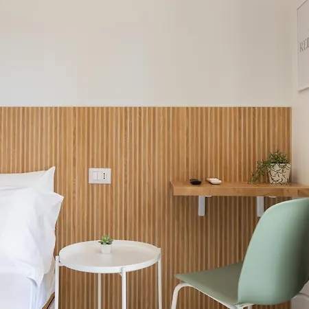 Guest house Domus Laetitiae & *