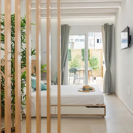 Domus Laetitiae & Guest house *